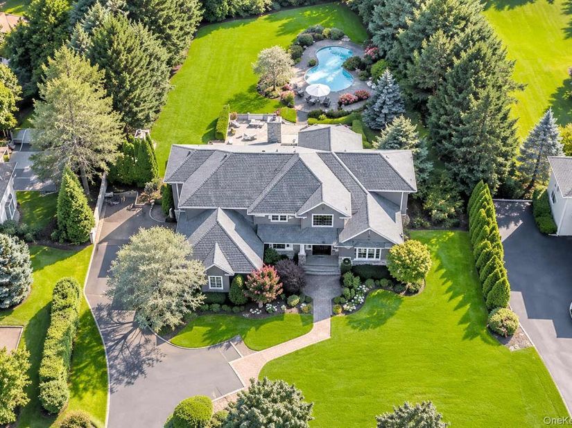 23 Jagger Court, Melville NY 11747