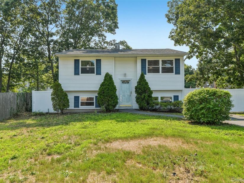 4 Beechwood Drive, Shirley NY 11967