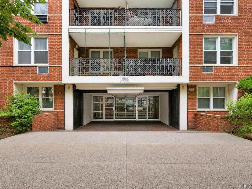 14430 Sanford Avenue 6L, Flushing NY 11355