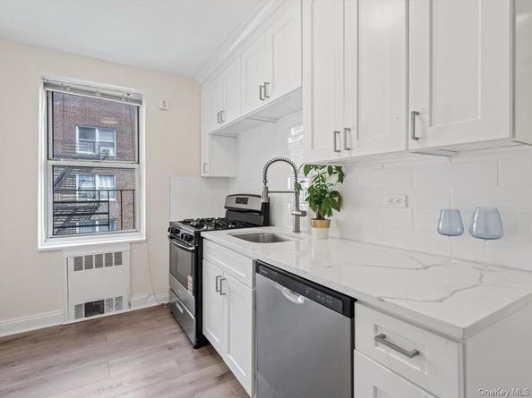 67-12 Yellowstone Boulevard f6, Forest Hills NY 11375