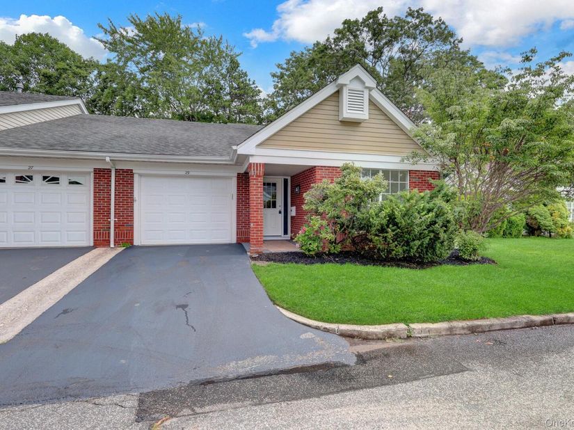 29 Glen Drive, Ridge NY 11961
