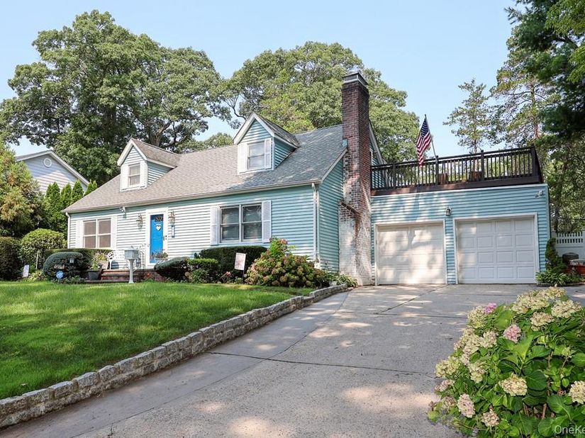 40 Plymouth Drive S, Glen Head NY 11545