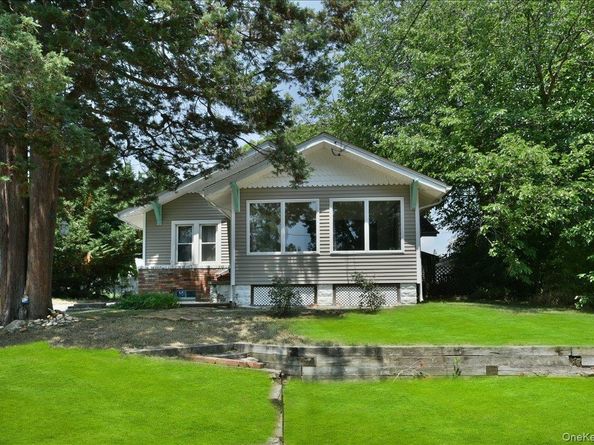 3 School Street, Ronkonkoma NY 11779