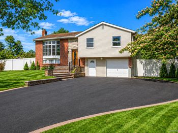 3 Richlee Drive