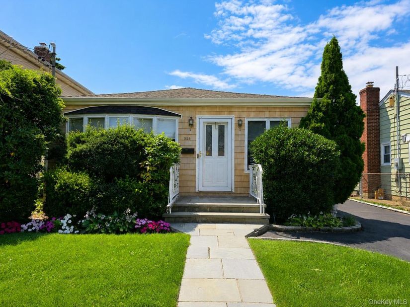 522 Willow Street, South Hempstead NY 11550