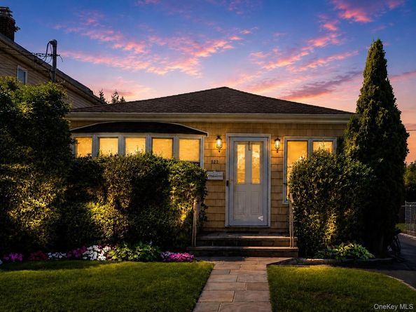 522 Willow Street, South Hempstead NY 11550