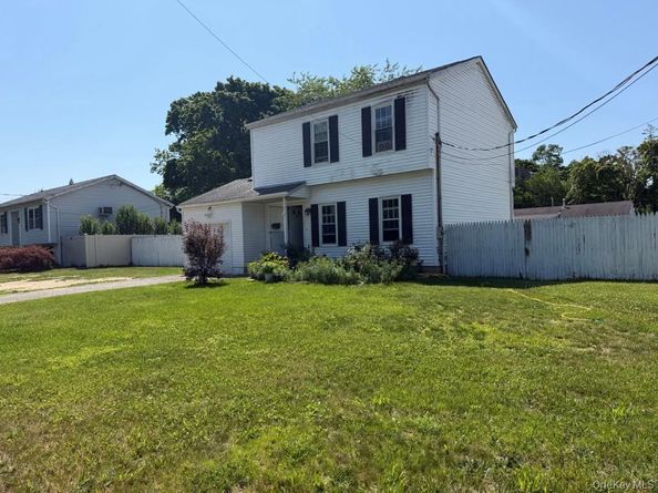 2 E Elm Street, Central Islip NY 11722