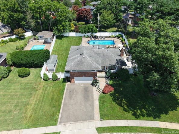 32 Lark Drive, Woodbury NY 11797