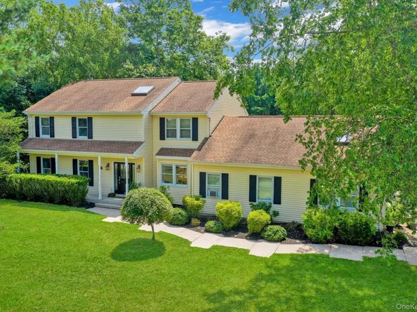 67 Randall Road, Wading River NY 11792