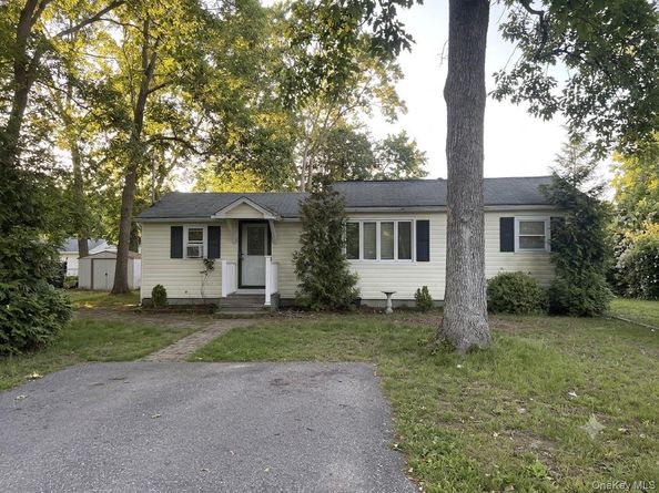 33 Elm Road E, Mastic Beach NY 11951
