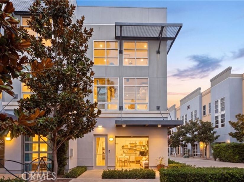 918 E Civic Center, Santa Ana CA 92701