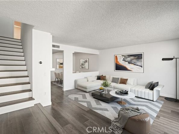 22038 Vanowen St. 215, Woodland Hills (los Angeles) CA 91303