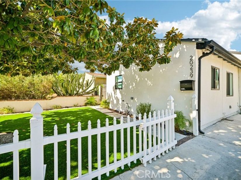 20235 Hartland Street, Winnetka (los Angeles) CA 91306