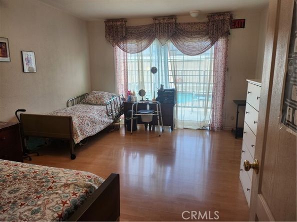 18725 Schoenborn Street, Northridge (los Angeles) CA 91324