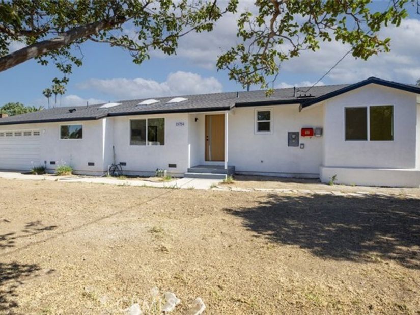 15724 Chase Street, North Hills (los Angeles) CA 91343