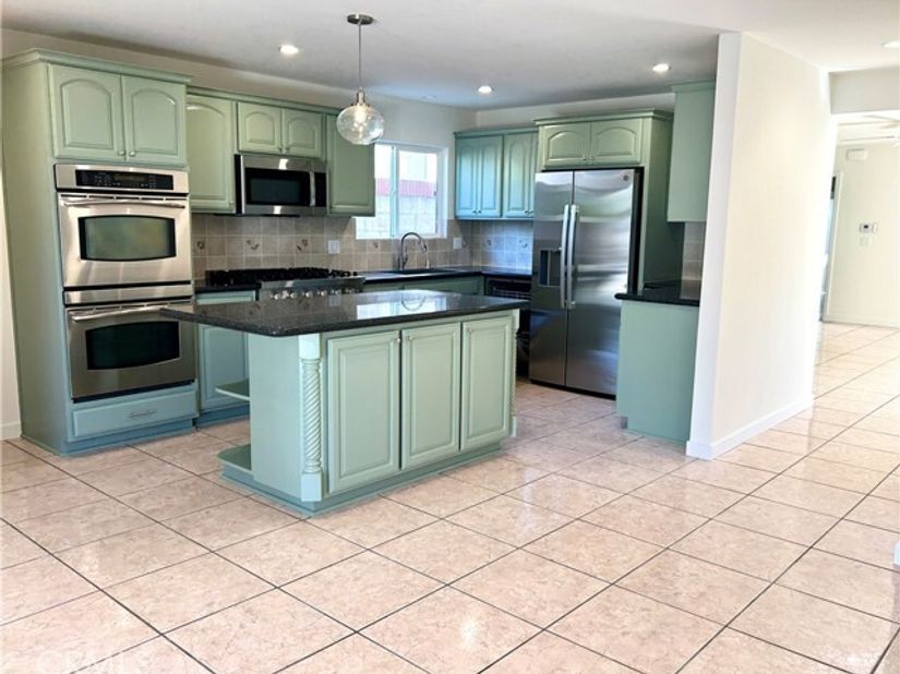 6411 West, Inglewood CA 90302