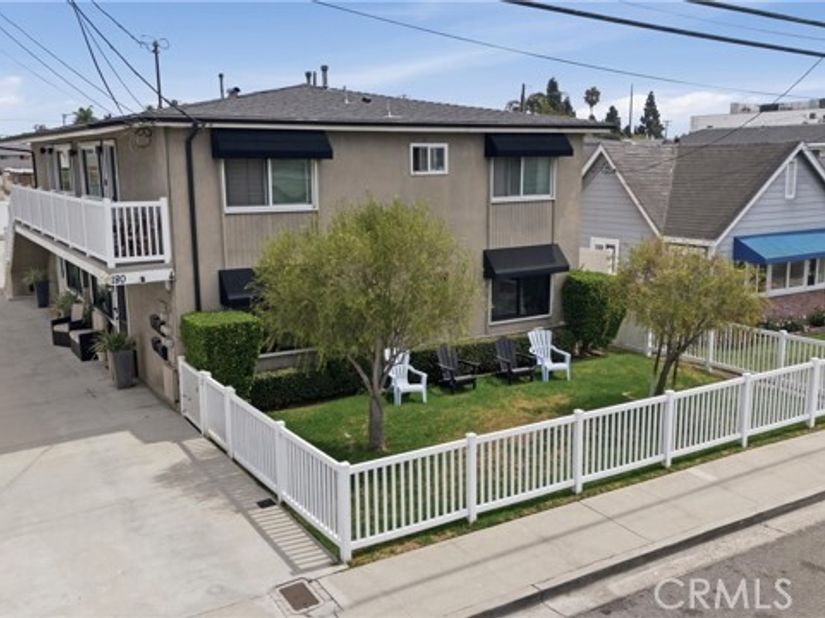 180 Rochester Street, Costa Mesa CA 92627