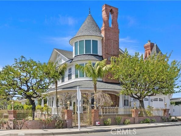 1919 Santa Ana, Costa Mesa CA 92627
