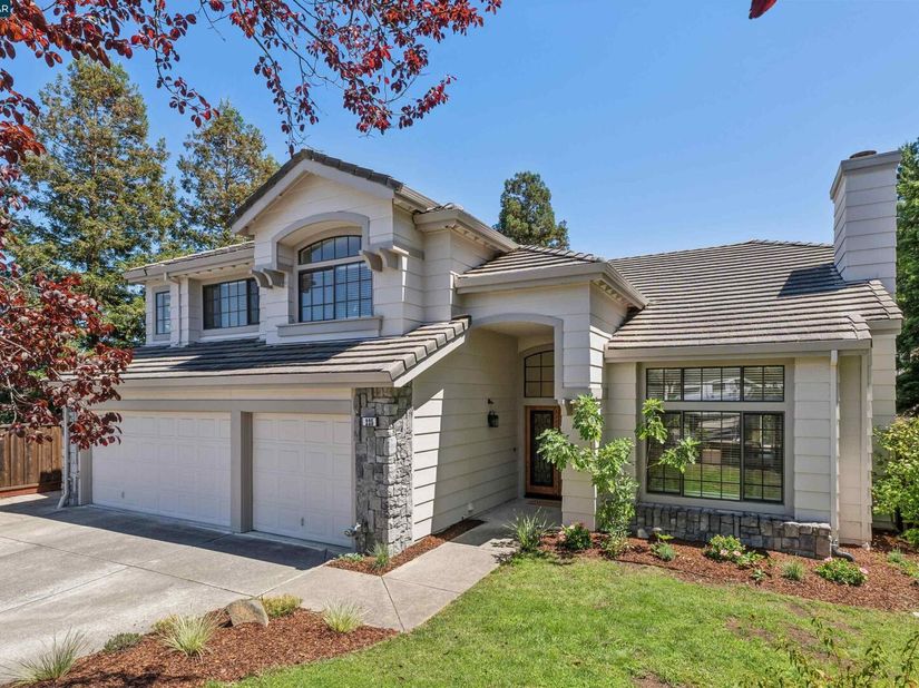 225 Valley Glen Ln, Martinez CA 94553