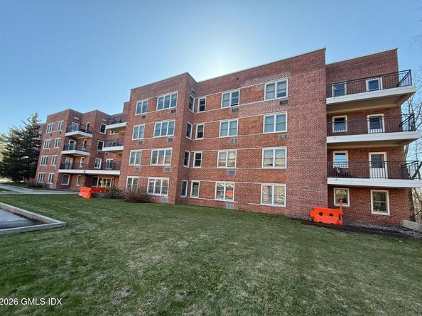50 Lafayette Place 2H, Greenwich CT 06830