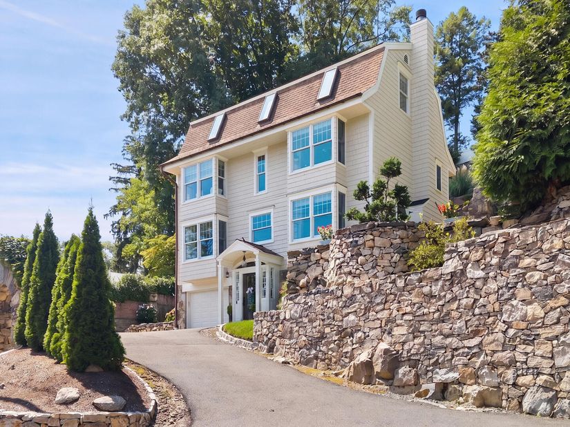 316 Valley Road, Cos Cob CT 06807