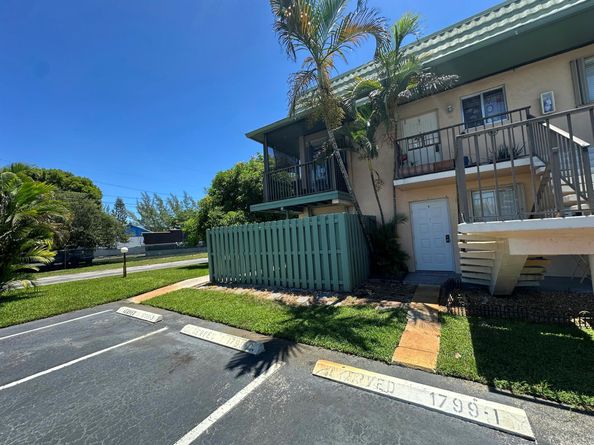 1799 Fairview Villas Drive 1, Palm Springs FL 33406