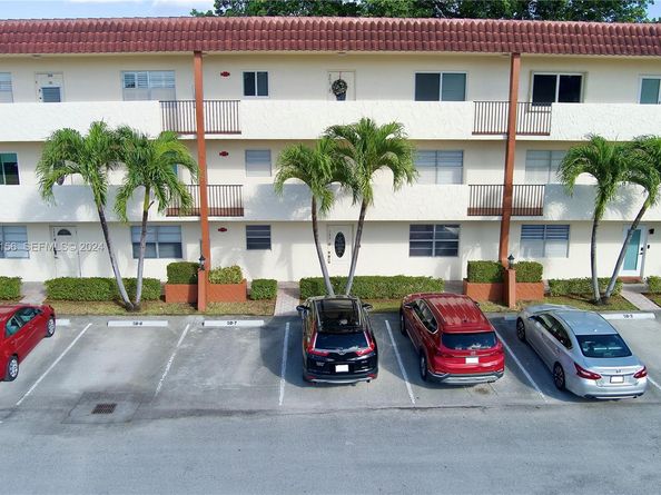 281 S Hollybrook Drive 103, Pembroke Pines FL 33025