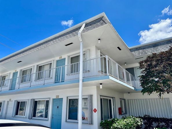 2880 Lake Osborne Drive 210, Lake Worth Beach FL 33461