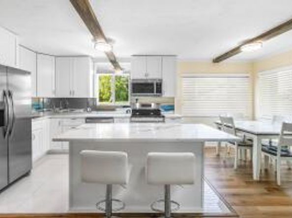 2020 Lake Osborne Drive 10, Lake Worth Beach FL 33461