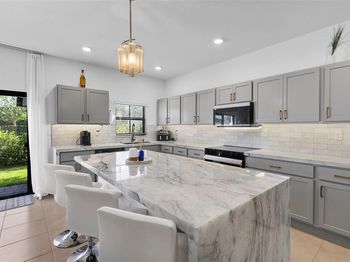 884 NW 3rd Terrace