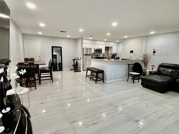 518 NW 47th Court, Oakland Park FL 33309