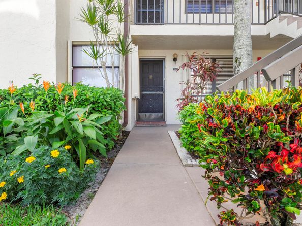 7698 Tahiti Lane 105, Lake Worth FL 33467