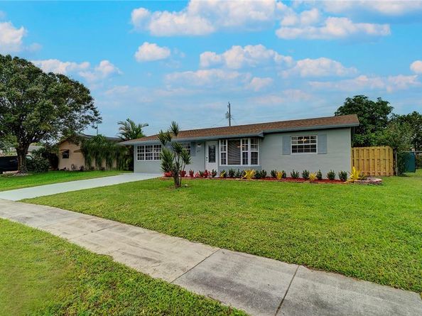 6711 NW 8th St, Margate FL 33063