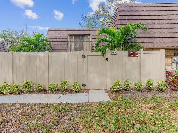 7520 75th Way, West Palm Beach FL 33407