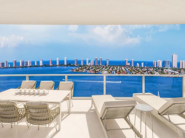 220 Lake Shore Drive 812, Lake Park FL 33403