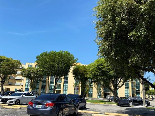 11790 SW 18th 106, Miami FL 33175
