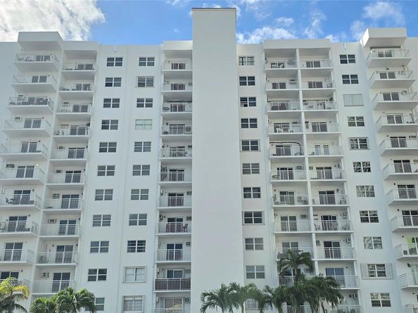 200 S Birch Rd 121, Fort Lauderdale FL 33316