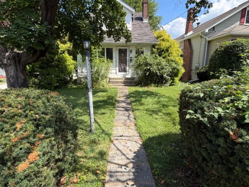 2149 Maplewood Avenue, Abington PA 19001