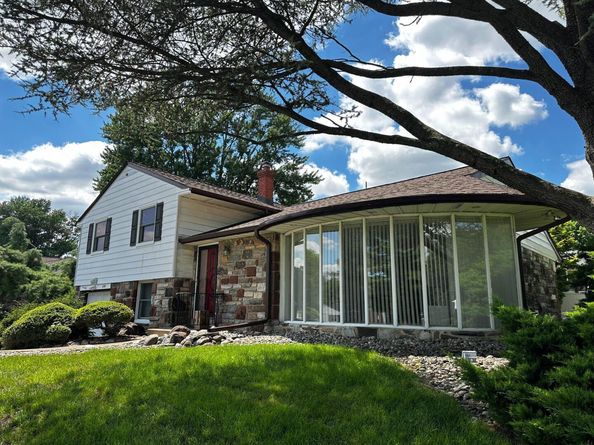 1180 Ballytore Road, Huntingdon Valley PA 19006