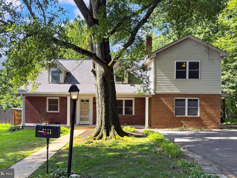 1111 Kennedy, Falls Church VA 22046