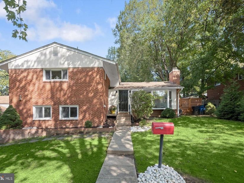 5007 Elsmere Place, Bethesda MD 20814