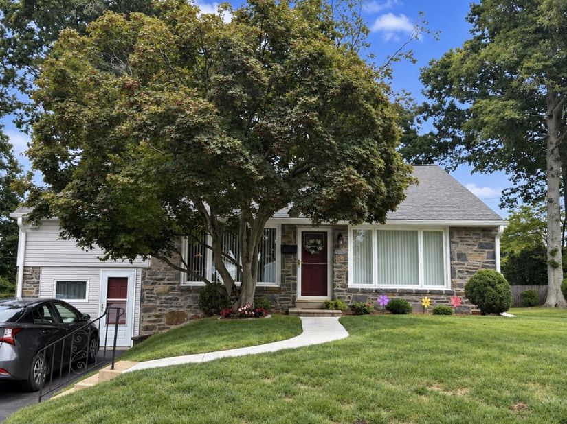2243 Cambridge Road, Broomall PA 19008