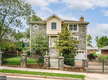 2138 Patrick Henry Drive