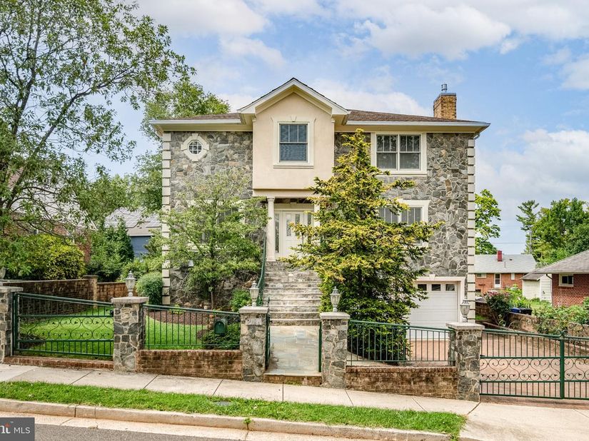 2138 Patrick Henry Drive, Arlington VA 22205