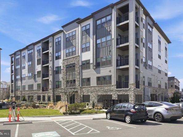 12875 Mosaic Park Way 4X, Herndon VA 20171