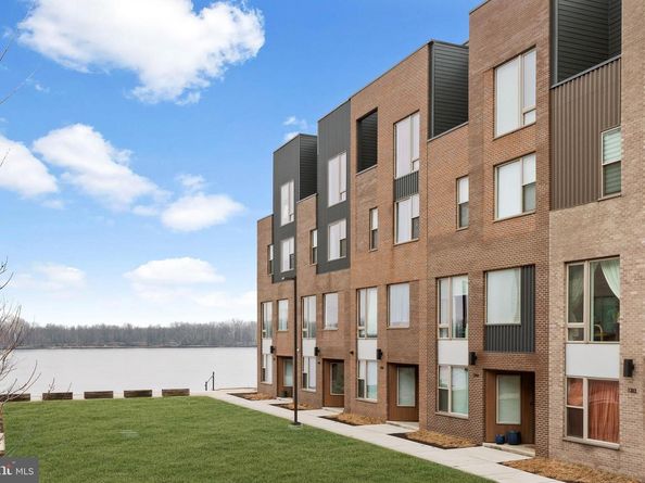 3208 Parkview Walk, Philadelphia PA 19125