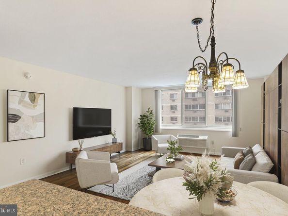 1901 John F Kennedy Boulevard 816, Philadelphia PA 19103