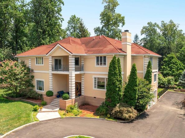 1427 Byberry Road, Huntingdon Valley PA 19006