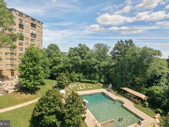 1030 E Lancaster Avenue