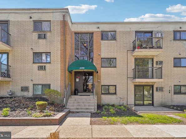 1575 W Street Road 327, Warminster PA 18974
